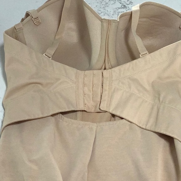 Women’s one piece bodysuit with adjustable straps. Maidenform 36D. Style 1256 - Picture 3 of 5